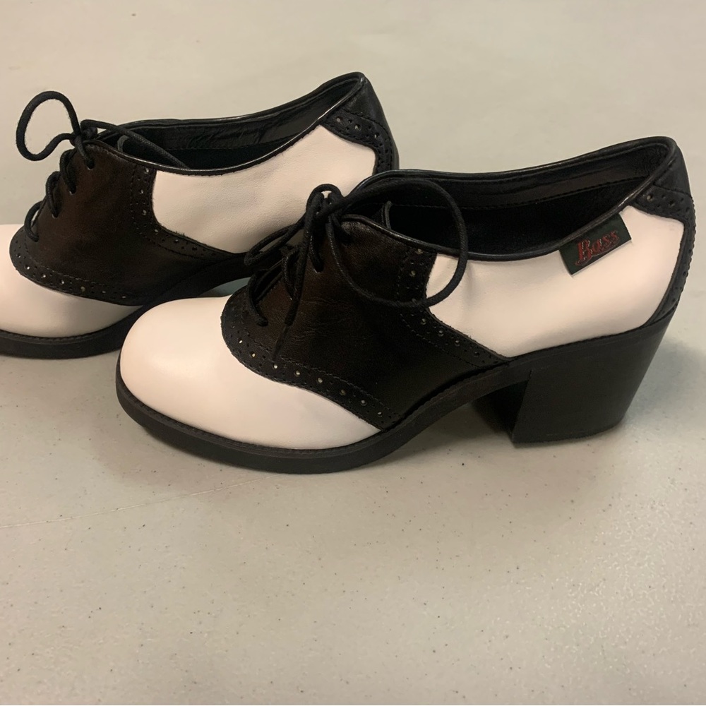 Sz 6 Bass Saddle Shoes